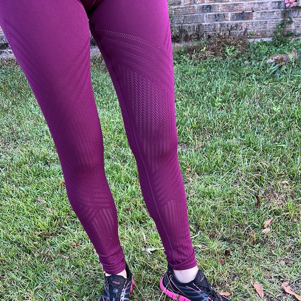 Lululemon Reveal Tight Mesh Stripes Plum Leggins SIZE 12